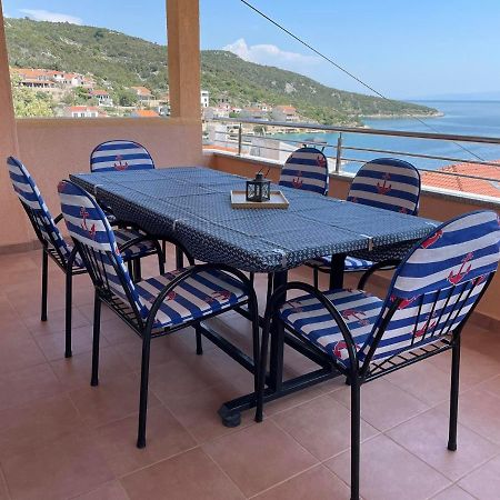 Apartman Emilija Vinišće Екстериор снимка