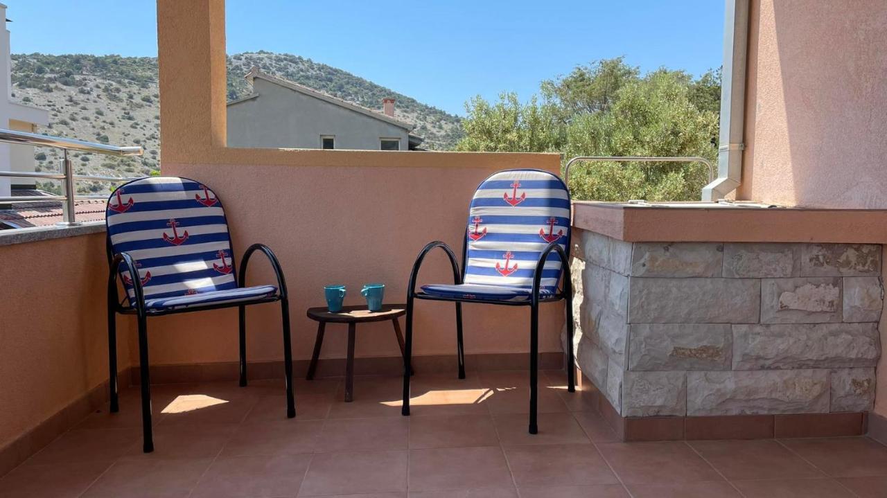 Apartman Emilija Vinišće Екстериор снимка