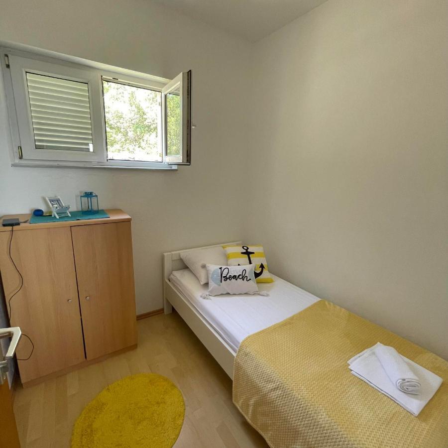 Apartman Emilija Vinišće Екстериор снимка