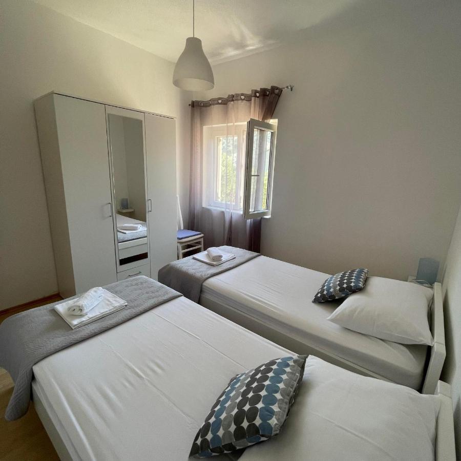 Apartman Emilija Vinišće Екстериор снимка