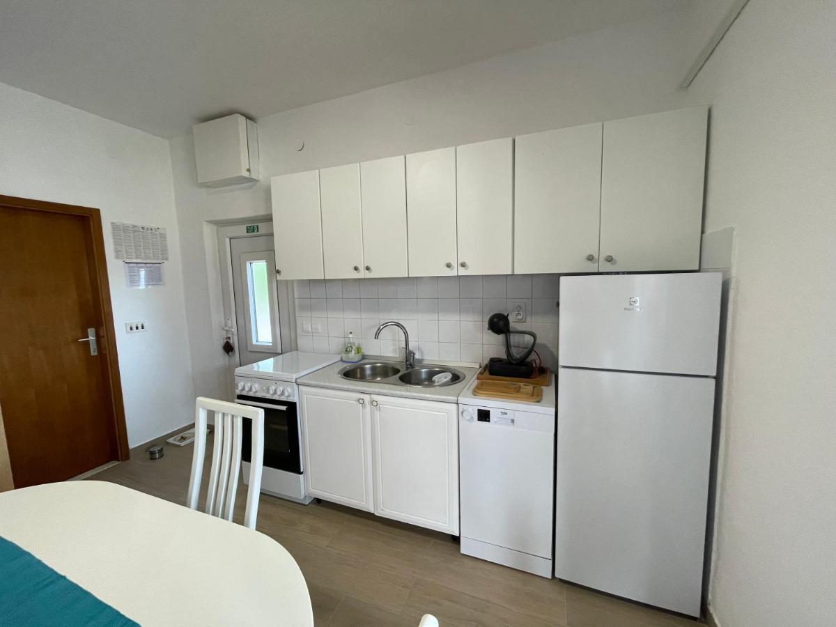 Apartman Emilija Vinišće Екстериор снимка